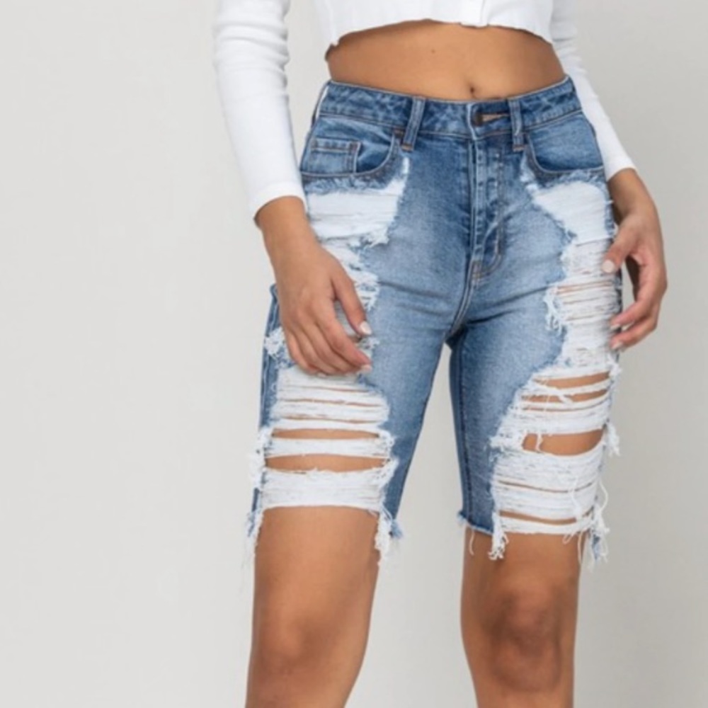 CELLO Destructed / Destroyed Denim High Waisted Bermuda Shorts NWT SIZE S